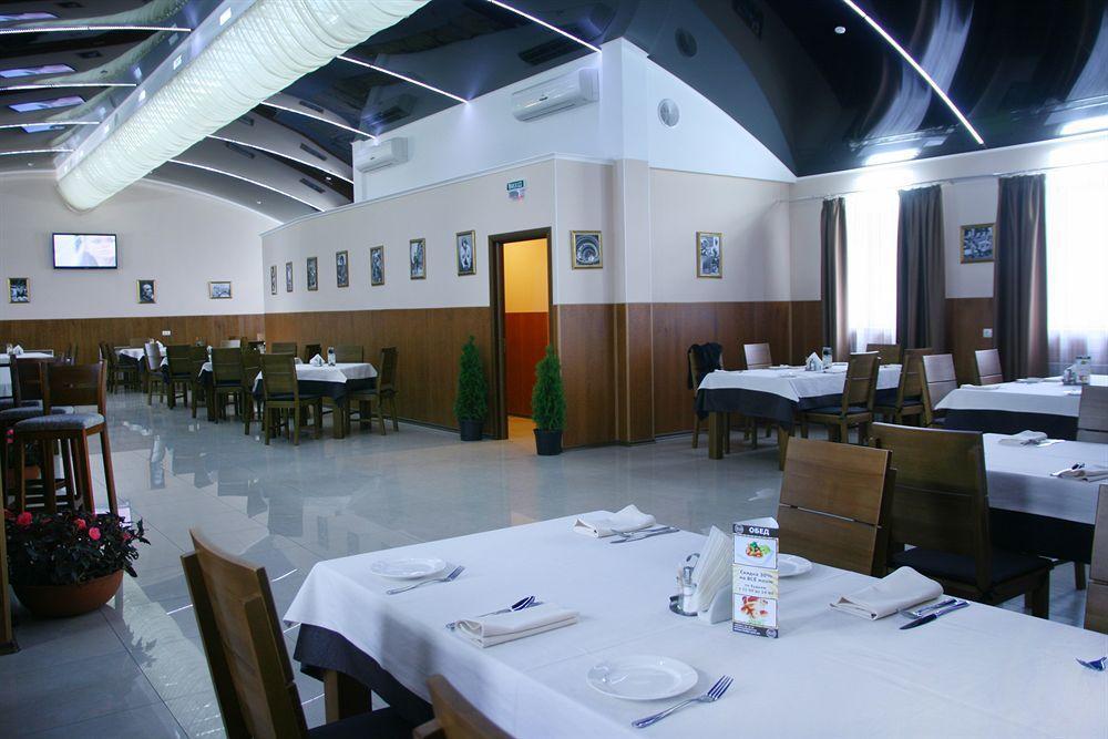 Hotel An-2 Kharkiv Bagian luar foto