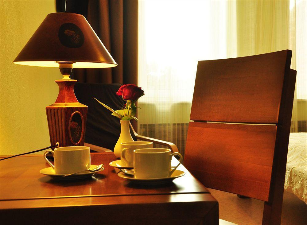 Hotel An-2 Kharkiv Bagian luar foto