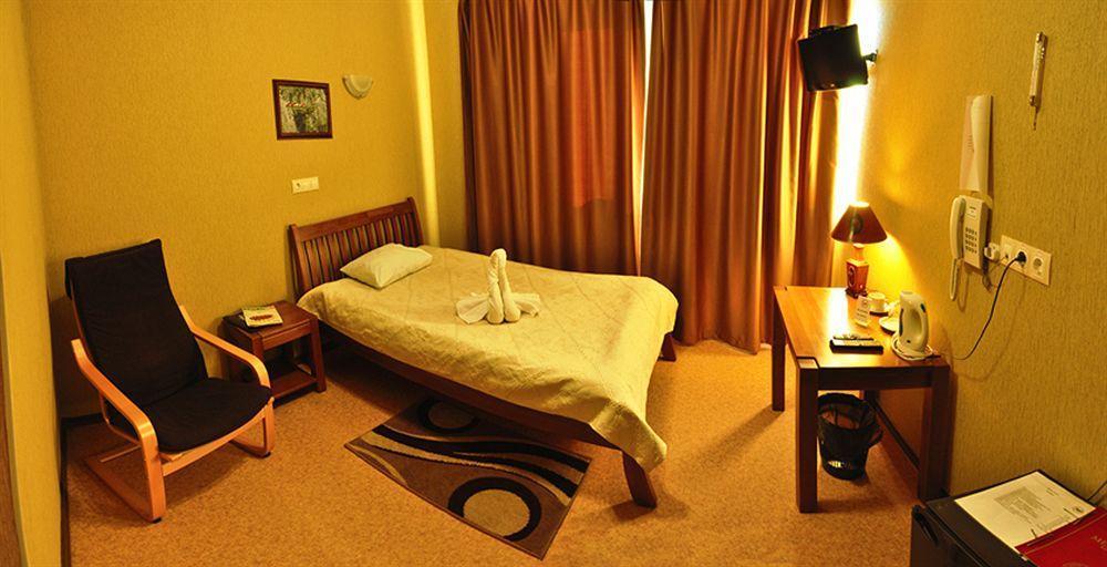 Hotel An-2 Kharkiv Bagian luar foto