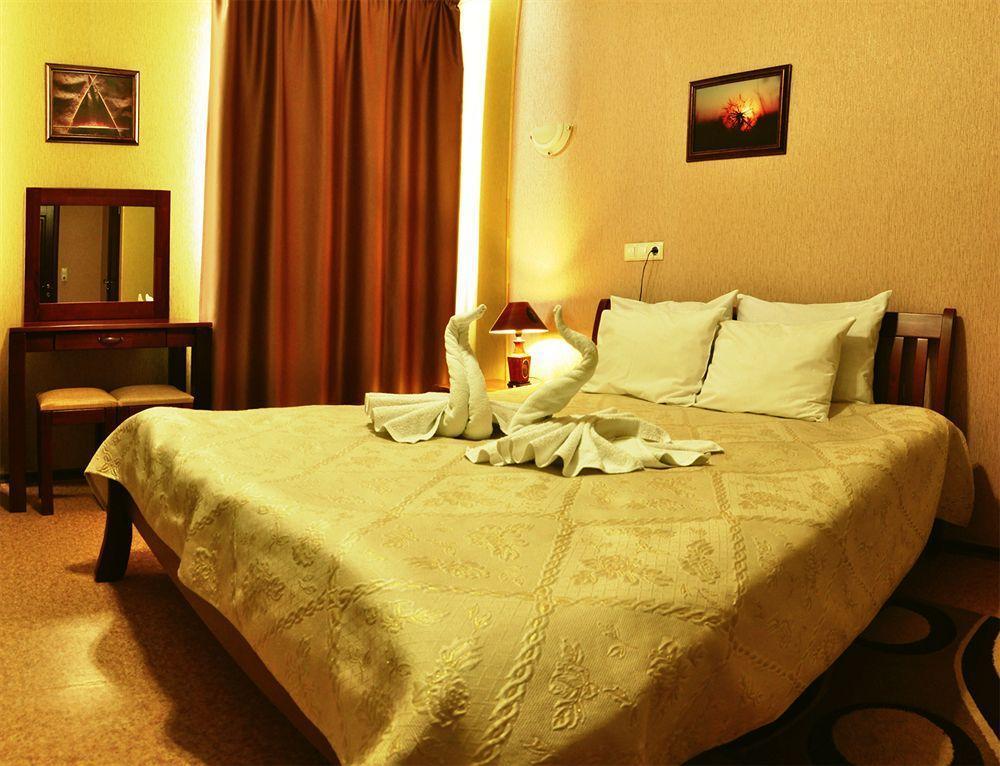 Hotel An-2 Kharkiv Bagian luar foto