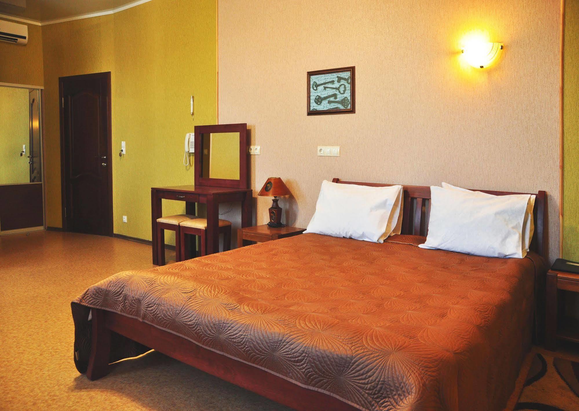 Hotel An-2 Kharkiv Bagian luar foto